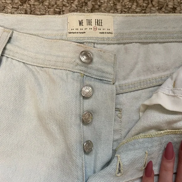 Free People. Cropped. Destroyed Jeans. Size 29. Worn Just Once! - Picture 3 of 4